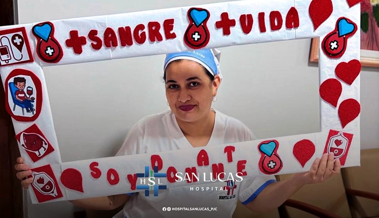 Profesional de enfermería del Hospital San Lucas invitando a sumarse a la donación voluntaria