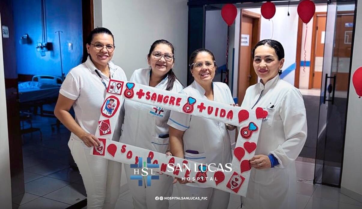 Profesionales de enfermería y laboratorio del hospital acompañando la campaña de donación